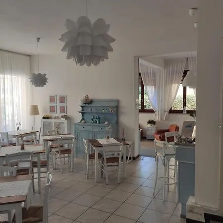Imperia فندق مارتْشانا مارينا